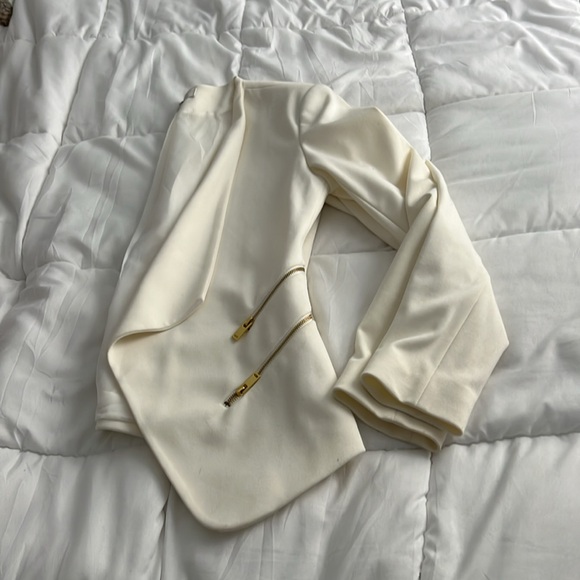Women’s like new cream blazer with gold embellishment - size; MED - Picture 4 of 6